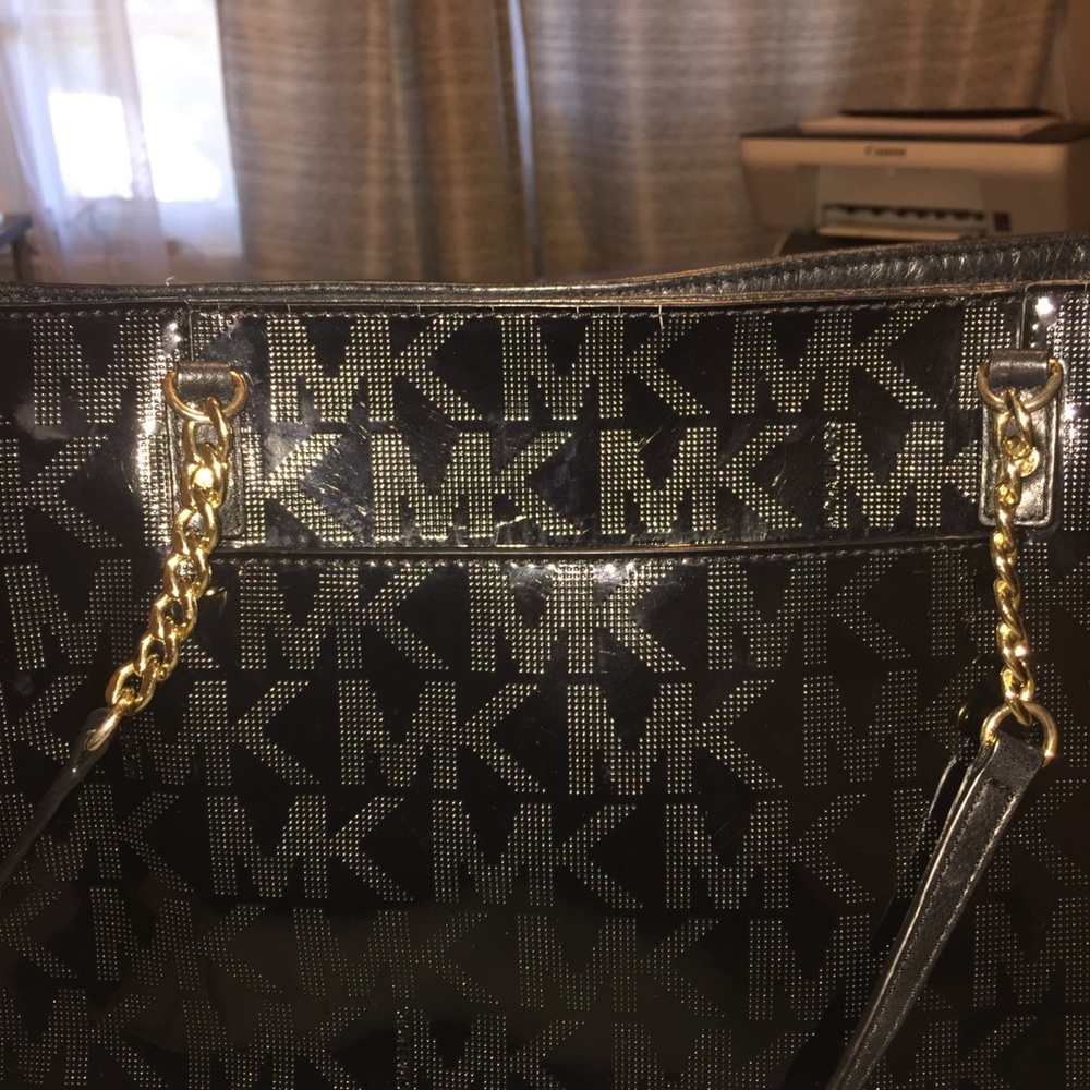 Black Micheal Kors purse!